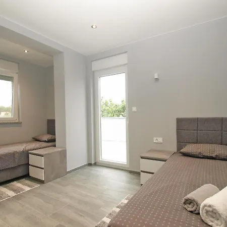 Apartment Milan 2104 Medulin