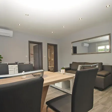Apartment Milan 2104 Medulin